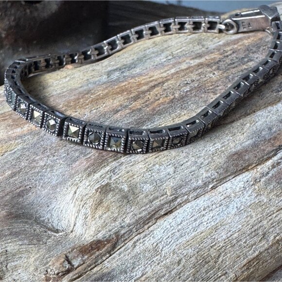 Vintage Sterling Silver 925 Bracelet With Geometric Design & Secure Clasp - Picture 5 of 5